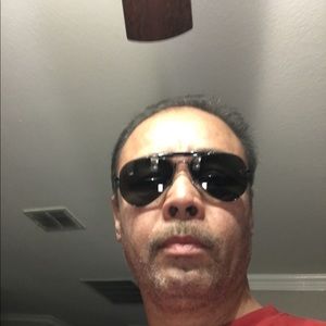 Meet your Posher, Anibal